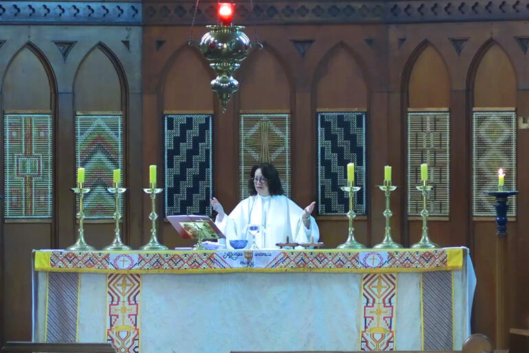 The Reverend Shona Pink-Martin presides at the altar on Easter Sunday for Te Mihana Māori in the Church of the Holy Sepulchre, Tamaki-makau-rau.