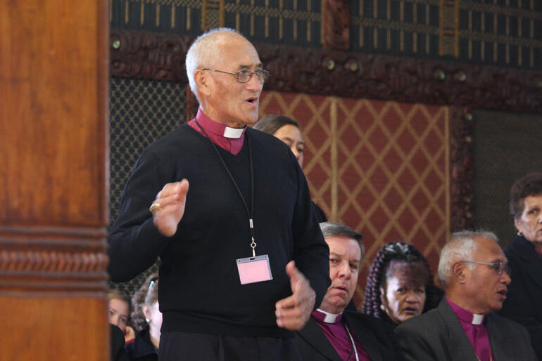 Bishop Muru Walters, communicates in song at General Synod Te Hīnota Whānui 2010. Bishop Muru Walters, communicates in song at General Synod Te Hīnota Whānui 2010.