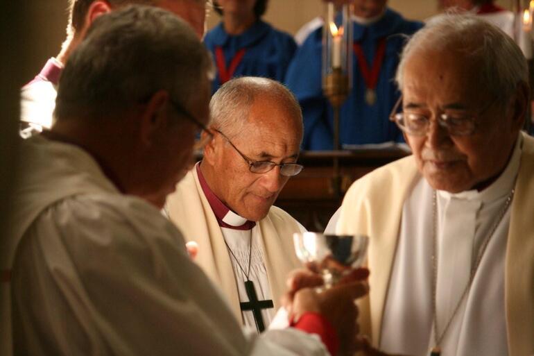 Bishop Muru Walters pauses for Eucharistic reflection during Bp Kelvin Wright's installation at St Paul's Cathedral, Dunedin. Bishop Muru Walters pauses for Eucharistic reflection during Bp Kelvin Wright's installation at St Paul's Cathedral, Dunedin.